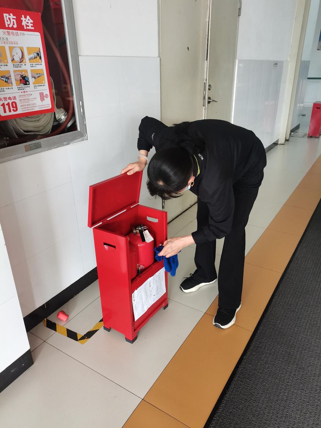 深圳写字楼公共区域保洁 — 楼层消防设施与走道点位擦拭